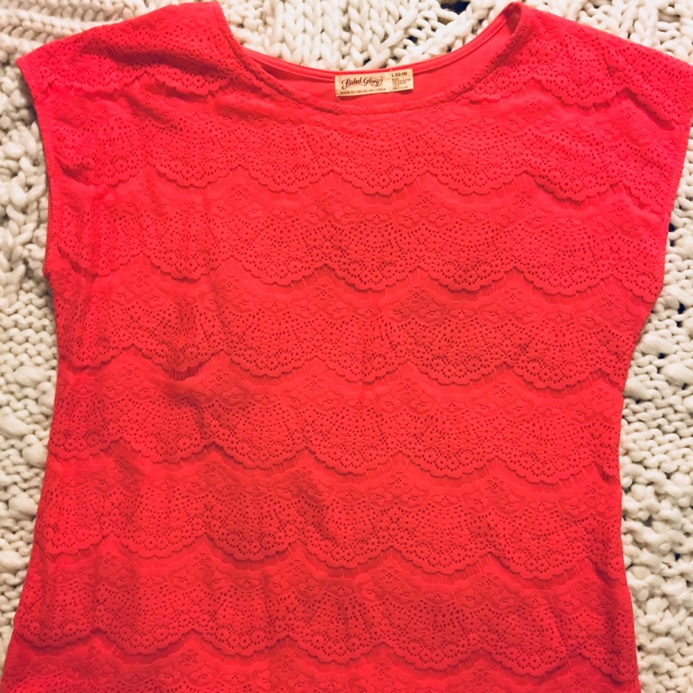 Cap sleeve lace overlay tee